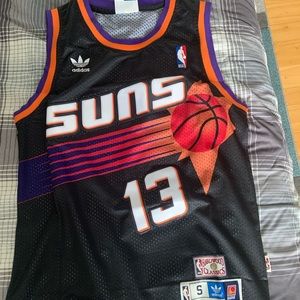 Steve Nash jersey It is a medium black and Adidas
